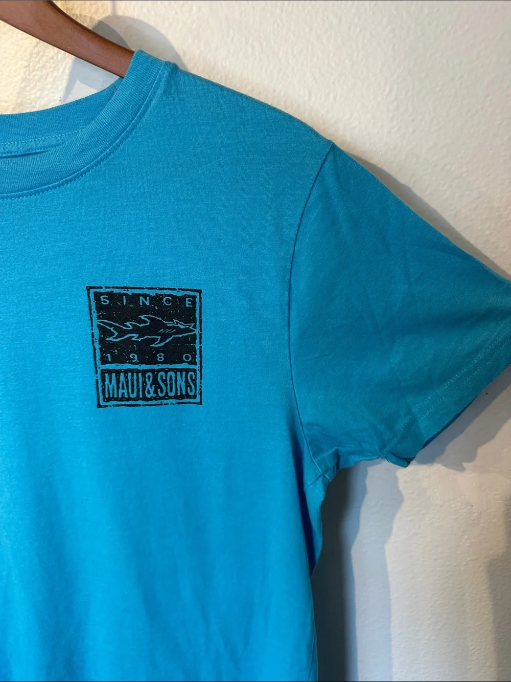 VTG Maui & Son’s Shark Short Sleeve Crewneck T-Shirt